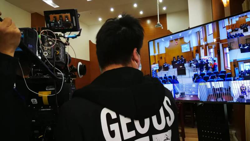 AI生成VS人工创意——梅州广告片拍摄公司的技术浪漫主义实践